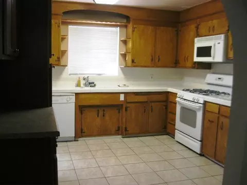 3121 Sacramento Dr, Redding, CA 96001 photo 3