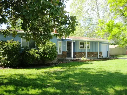 3121 Sacramento Dr, Redding, CA 96001 photo 1