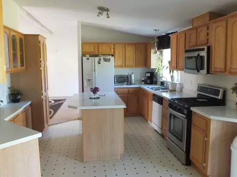 21558 Kathy Ln, Redding, CA 96003 photo 4