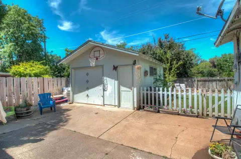 3560 Mercury Dr, Redding, CA 96002 photo 2