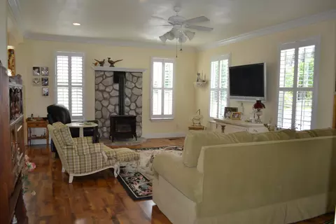 11305 Old Oregon Trl, Redding, CA 96003 photo 4