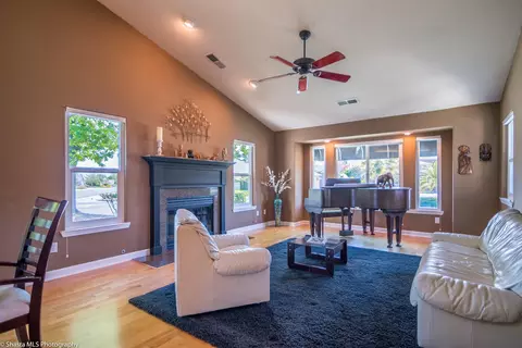 3904 Rainier Dr, Redding, CA 96001 photo 4