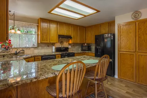 1645 Canter Ct, Redding, CA 96002 photo 7