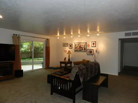 578 Julie Way, Redding, CA 96002 photo 7