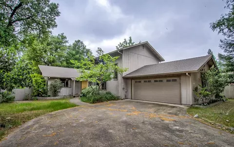 1397 Edgewood Dr, Redding, CA 96003 photo 1