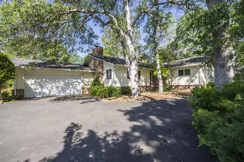 3256 Forest Hills Dr, Redding, CA 96002 photo 1