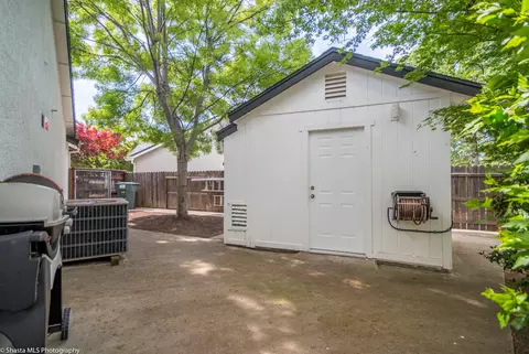 820 Paramount Way, Redding, CA 96003 photo 21