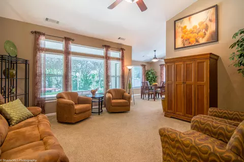 820 Paramount Way, Redding, CA 96003 photo 6