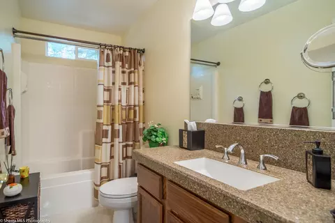820 Paramount Way, Redding, CA 96003 photo 15