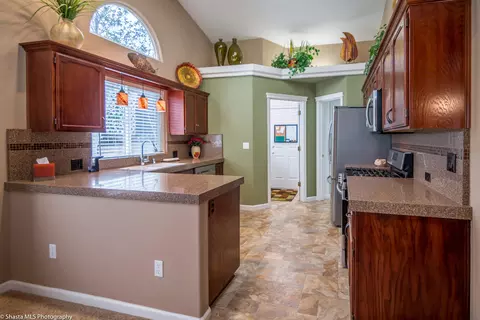 820 Paramount Way, Redding, CA 96003 photo 9