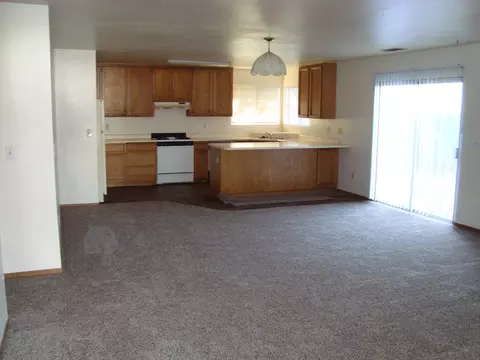 1649 Galaxy Way, Redding, CA 96002 photo 2