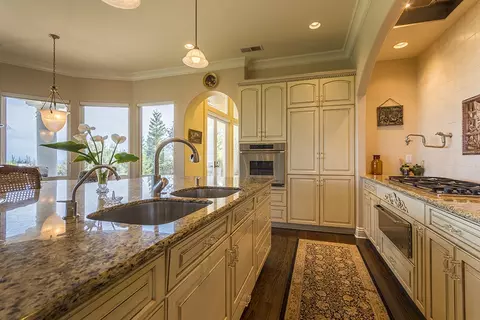 15033 Middletown Park Dr, Redding, CA 96001 photo 9