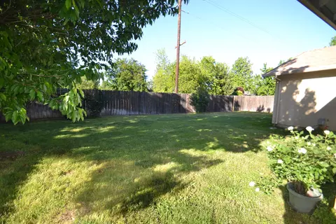 214 Newport, Redding, CA 96001 photo 6