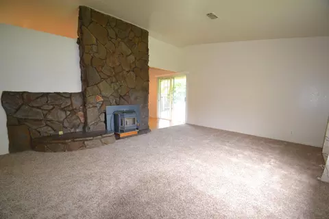 214 Newport, Redding, CA 96001 photo 3
