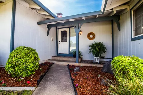 20275 Billy Jean Ln, Redding, CA 96002 photo 5