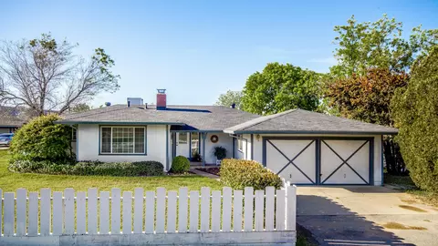 20275 Billy Jean Ln, Redding, CA 96002 photo 2