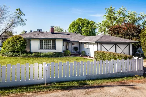 20275 Billy Jean Ln, Redding, CA 96002 photo 1