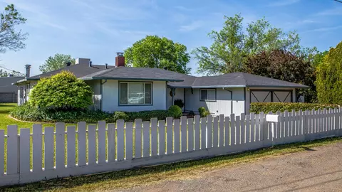 20275 Billy Jean Ln, Redding, CA 96002 photo 4