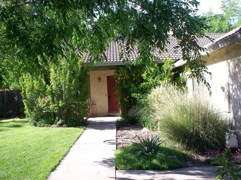 3909 Travona St, Redding, CA 96001 photo 2
