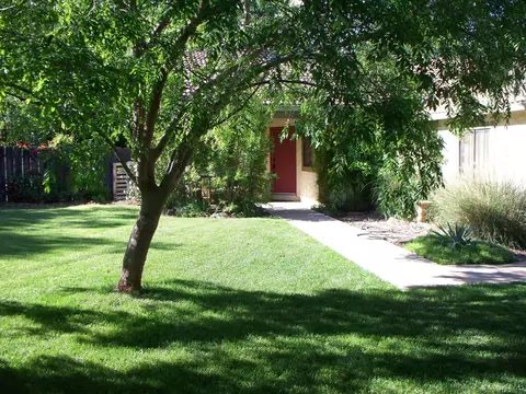 3909 Travona St, Redding, CA 96001 photo 1