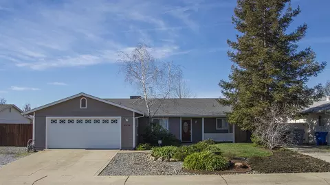 1727 Whistling Dr, Redding, CA 96003 photo 1