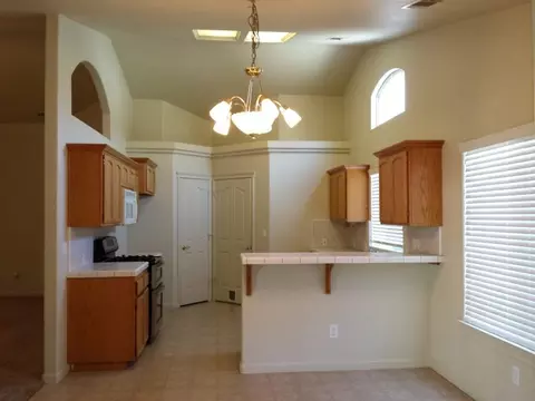 704 Fountain Cir, Redding, CA 96003 photo 6