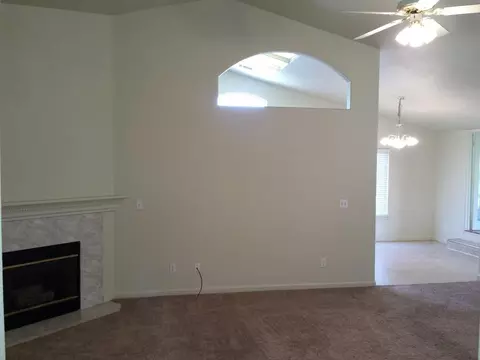 704 Fountain Cir, Redding, CA 96003 photo 4