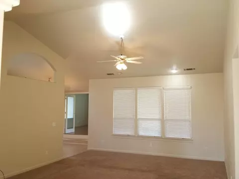 704 Fountain Cir, Redding, CA 96003 photo 2