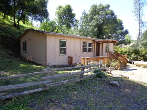 22115 Lookout Ct, Redding, CA 96003 photo 2
