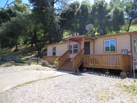 22115 Lookout Ct, Redding, CA 96003 photo 3