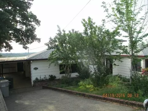 363 Pearl St, Redding, CA 96003 photo 2