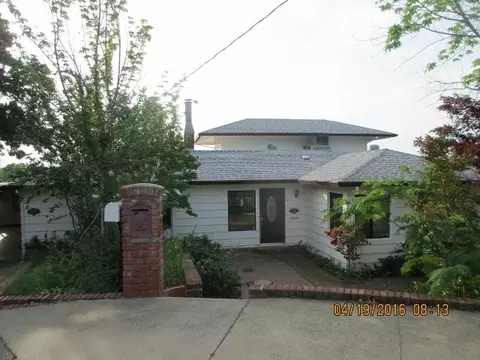 363 Pearl St, Redding, CA 96003 photo 1