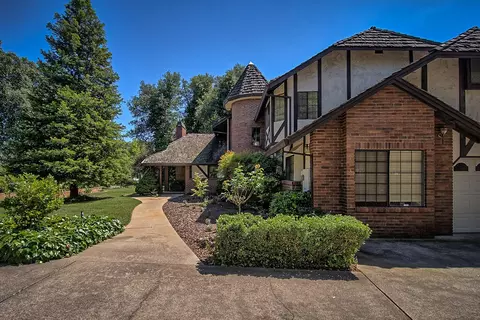 4414 Saratoga Dr, Redding, CA 96002 photo 3