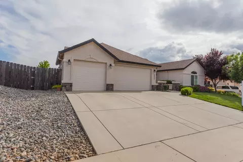 3221 Laver St, Redding, CA 96002 photo 3