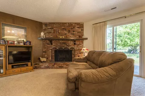 368 Rivella Vista Dr, Redding, CA 96001 photo 3