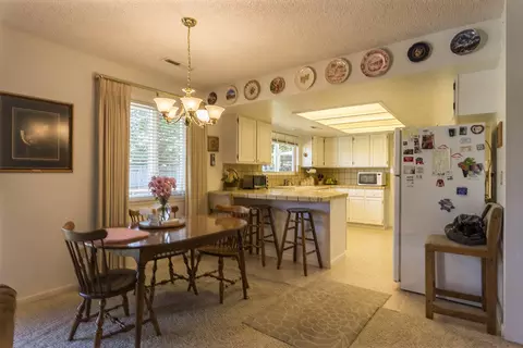 368 Rivella Vista Dr, Redding, CA 96001 photo 5