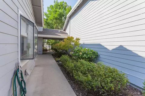 1876 Kingswood Way, Redding, CA 96003 photo 45