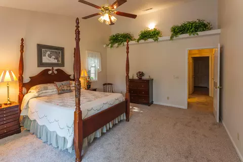 1876 Kingswood Way, Redding, CA 96003 photo 27