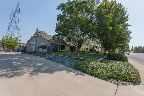 1876 Kingswood Way, Redding, CA 96003 photo 5