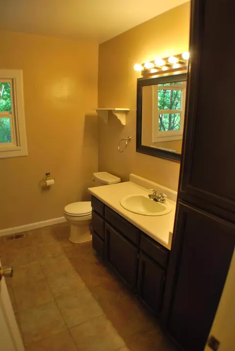 2437 Gold St, Redding, CA 96001 photo 8