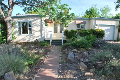 2437 Gold St, Redding, CA 96001 photo 1
