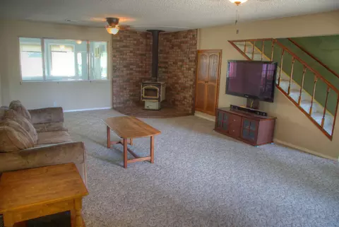 483 Woodhill Dr, Redding, CA 96003 photo 4