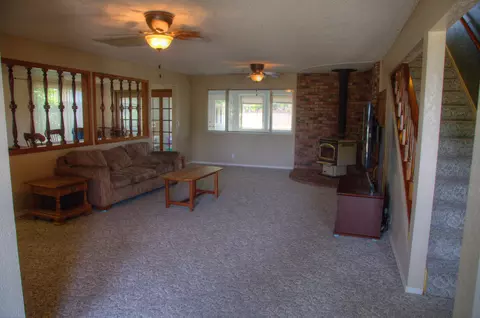 483 Woodhill Dr, Redding, CA 96003 photo 3