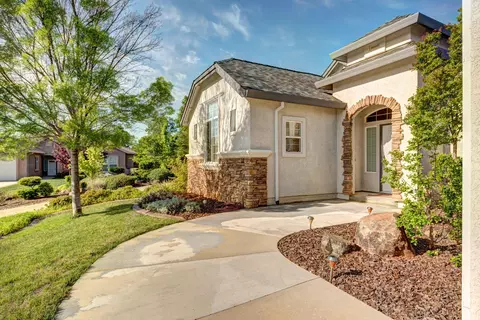 4674 Nantucket Dr, Redding, CA 96001 photo 1
