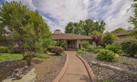 845 Dawson Ct, Redding, CA 96003 photo 2