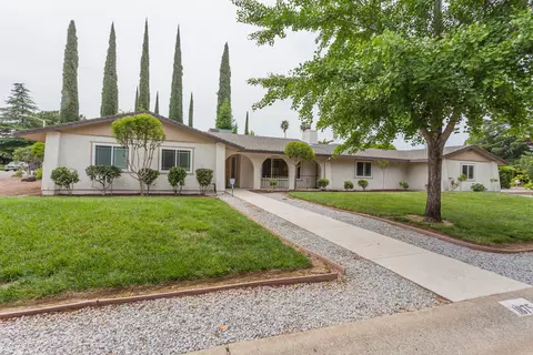 1875 Crestmont Dr, Redding, CA 96002 photo 1