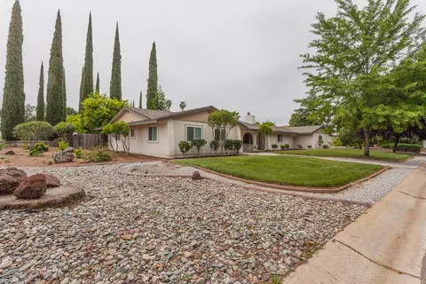 1875 Crestmont Dr, Redding, CA 96002 photo 3
