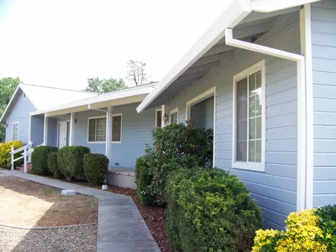 10705 Green Oaks Ln, Redding, CA 96003 photo 3