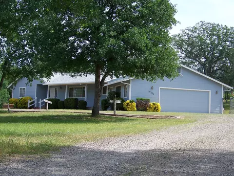 10705 Green Oaks Ln, Redding, CA 96003 photo 4