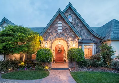2490 Crescent Moon Ct, Redding, CA 96001 photo 2